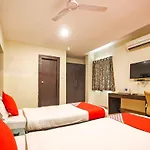 Vaccinated Staff - Capital O 18592 M Hotel