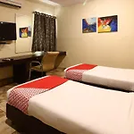 Vaccinated Staff - Capital O 18592 M Hotel
