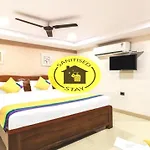 Collection O 5072 Padmini Inn