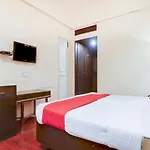 Oyo 79040 Hotel Sai Prakash