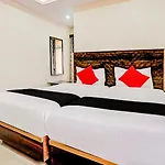 Capital O75502 Hotel Asian International
