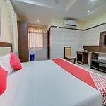 Oyo Flagship 24397 9 Star Hotel