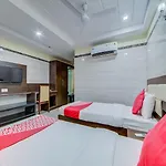 Oyo Flagship 24397 9 Star Hotel