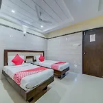 Oyo Flagship 24397 9 Star Hotel