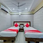 Oyo Flagship 24397 9 Star Hotel