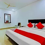 Oyo 83571 Hotel Meredian Grand