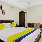 OYO 10595 Hotel Mirras