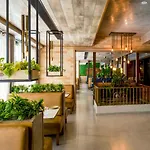 Hotel Kinara Grand