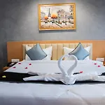 Hotel Tulips Grand