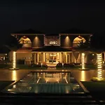 Redhomex Cove Castle Villa