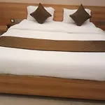 Hotel Luxury Prestige - Banjara Hills City View With Complimentary Breakfast