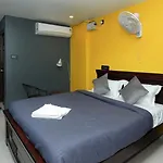 Hivee-1 Rooms & Living Ac