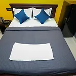 Hivee-1 Rooms & Living Ac