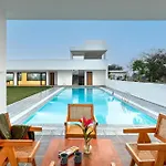 Stayvista At Aj House With Pvt Pool & Projector Set-Up
