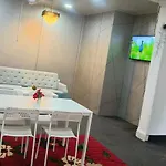 Royal Great Couple Friendly 2 Bhk Flat Road No 7 Banjara Hills