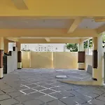 Cityscape Comfort - Stylish 3Bhk Central Getaway