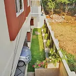 Cityscape Comfort - Stylish 3Bhk Central Getaway