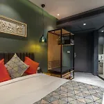 Hotel B Plus L