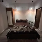 Guhan Homestay - 1Bhk Serviced Apartments- Full Furnished & Full Kitchen, Wifi & Balcony