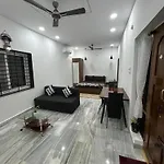 Guhan Homestay - 1Bhk Serviced Apartments- Full Furnished & Full Kitchen, Wifi & Balcony
