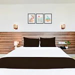 Super Hotel Srh Luxury Rooms Near Rail Nilayam, Ncl.
