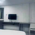 La Riviera Suites