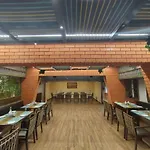 Eastin De Royale