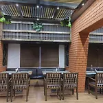 Eastin De Royale