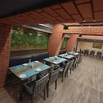 Eastin De Royale