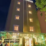 Super Townhouse Rcc Park View Inn
