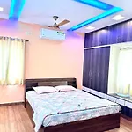 Servostay Kphb Phase 15 New Stunning 3 Bhk - 5Th Floor With Private Parking