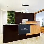 Super Townhouse Casa Business Hotel
