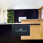 Super Townhouse Casa Business Hotel
