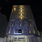 Super Townhouse Oak Hitec City Near Image Hospital