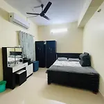 Luxurious 3 Bedroom Flat Near Airport