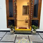 Guhan Homestay - 1Bhk Serviced Apartments- Full Furnished & Full Kitchen, Wifi & Balcony