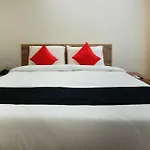 Capital O Sri Suprabhat Grand Near Kachiguda Railway Station