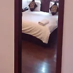 18 Square Lake View Boutique Hotel