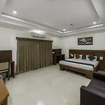 Capital O 9960 Hotel Grand Himayat