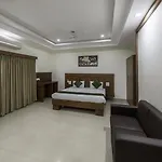 Capital O 9960 Hotel Grand Himayat