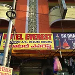 Hotel Everest