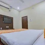 Oyo 7627 Royal Plaza