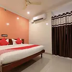 Oyo 15753 Vishnu Priya Residency