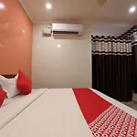 Oyo 15753 Vishnu Priya Residency