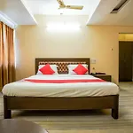 Oyo 18591 Hotel Samrat