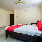 Oyo 18591 Hotel Samrat