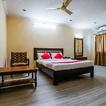 Oyo 18591 Hotel Samrat