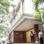 Fabhotel Raj International