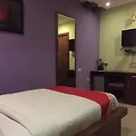Oyo 382 Madhura Inn