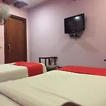 Oyo 382 Madhura Inn